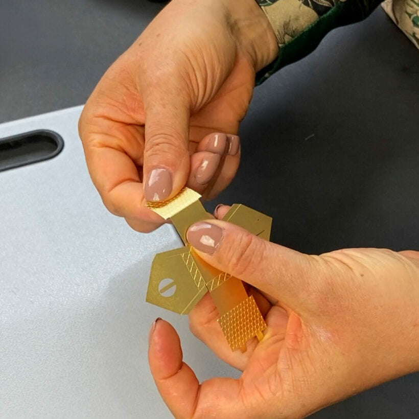 Tiny birdhouse (for your plants)